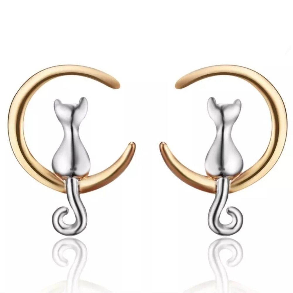 SILVER CAT KITTY SITTING IN THE GOLD MOON TINY POST EARRINGS.